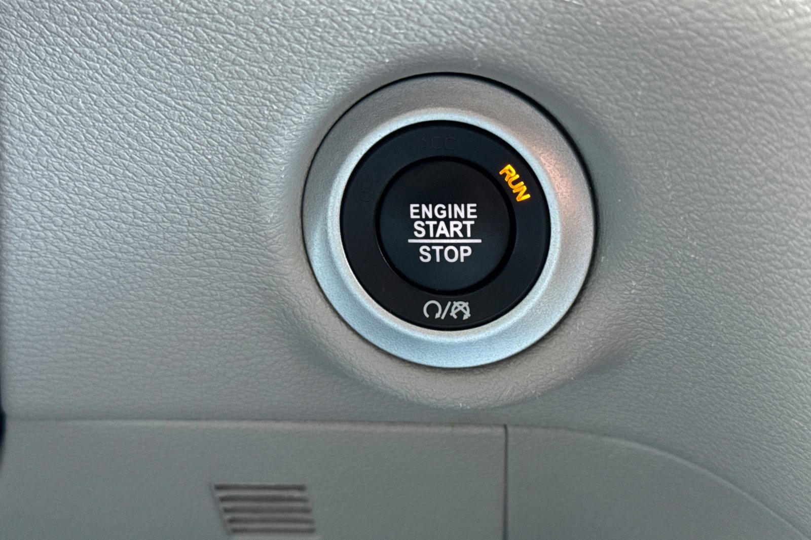 Used 2024 Chrysler Voyager LX image 25