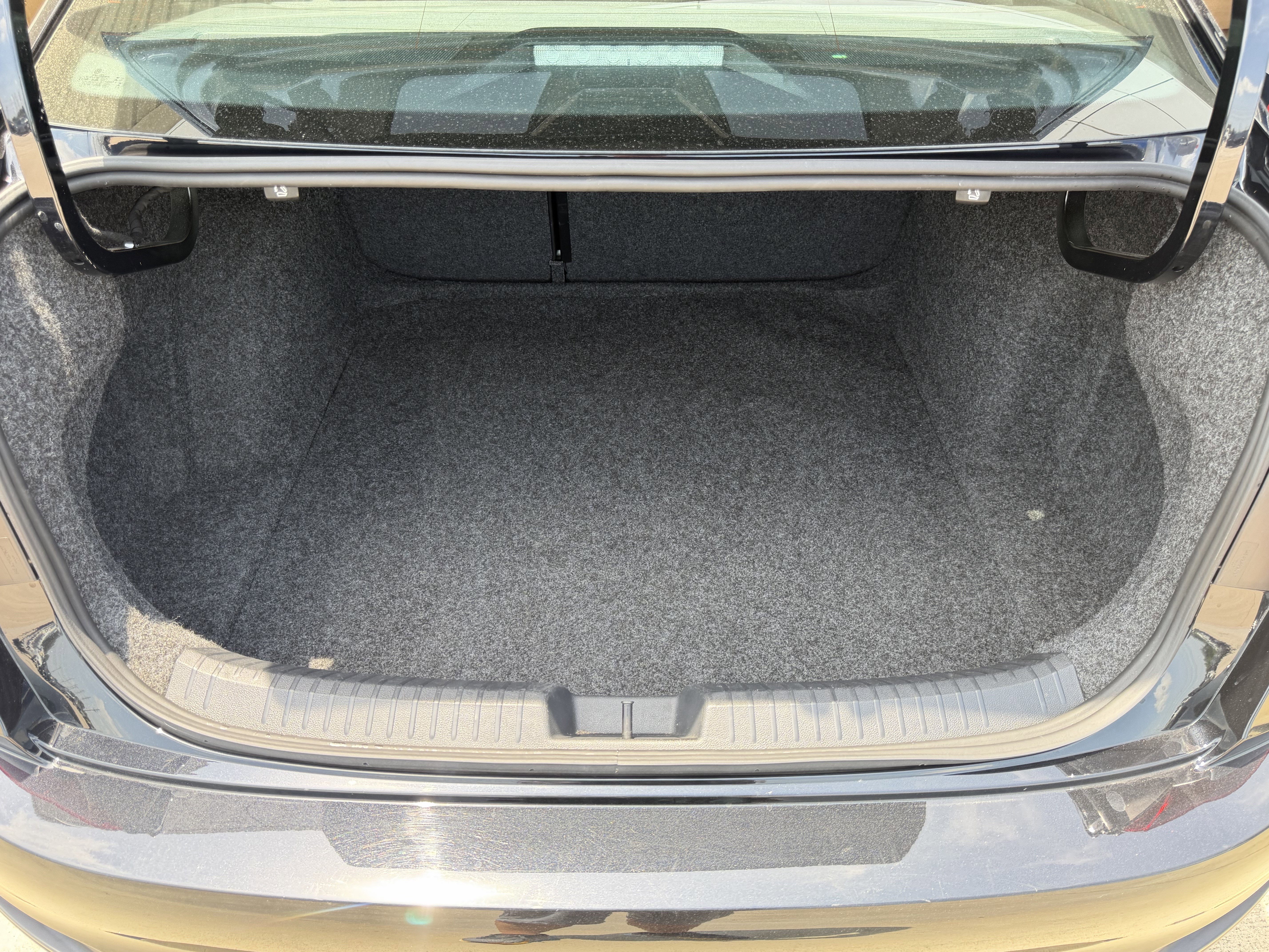 Used 2025 Volkswagen Jetta Sport FWD image 27