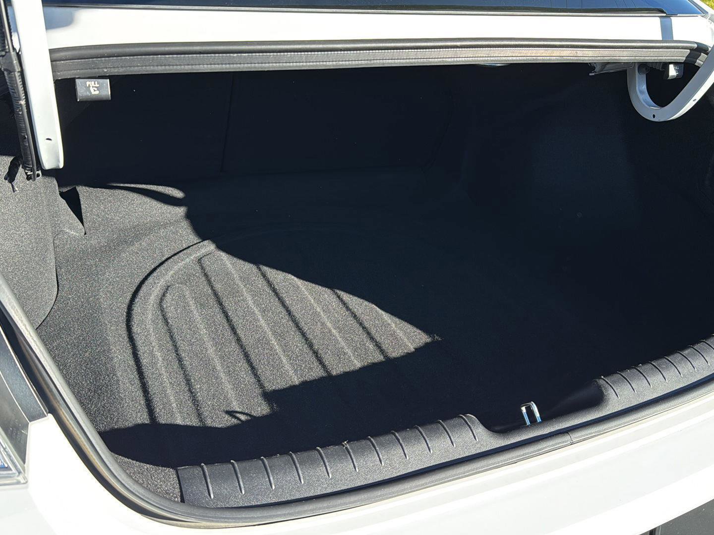 Used 2024 Hyundai Elantra Limited image 32