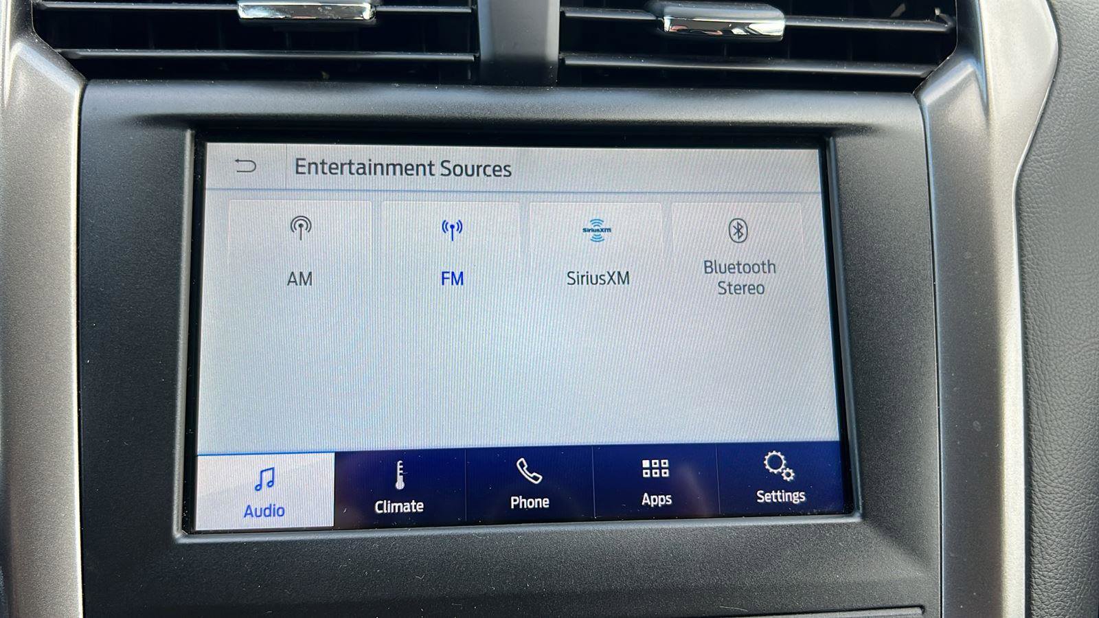 Used 2019 Ford Fusion SE image 25