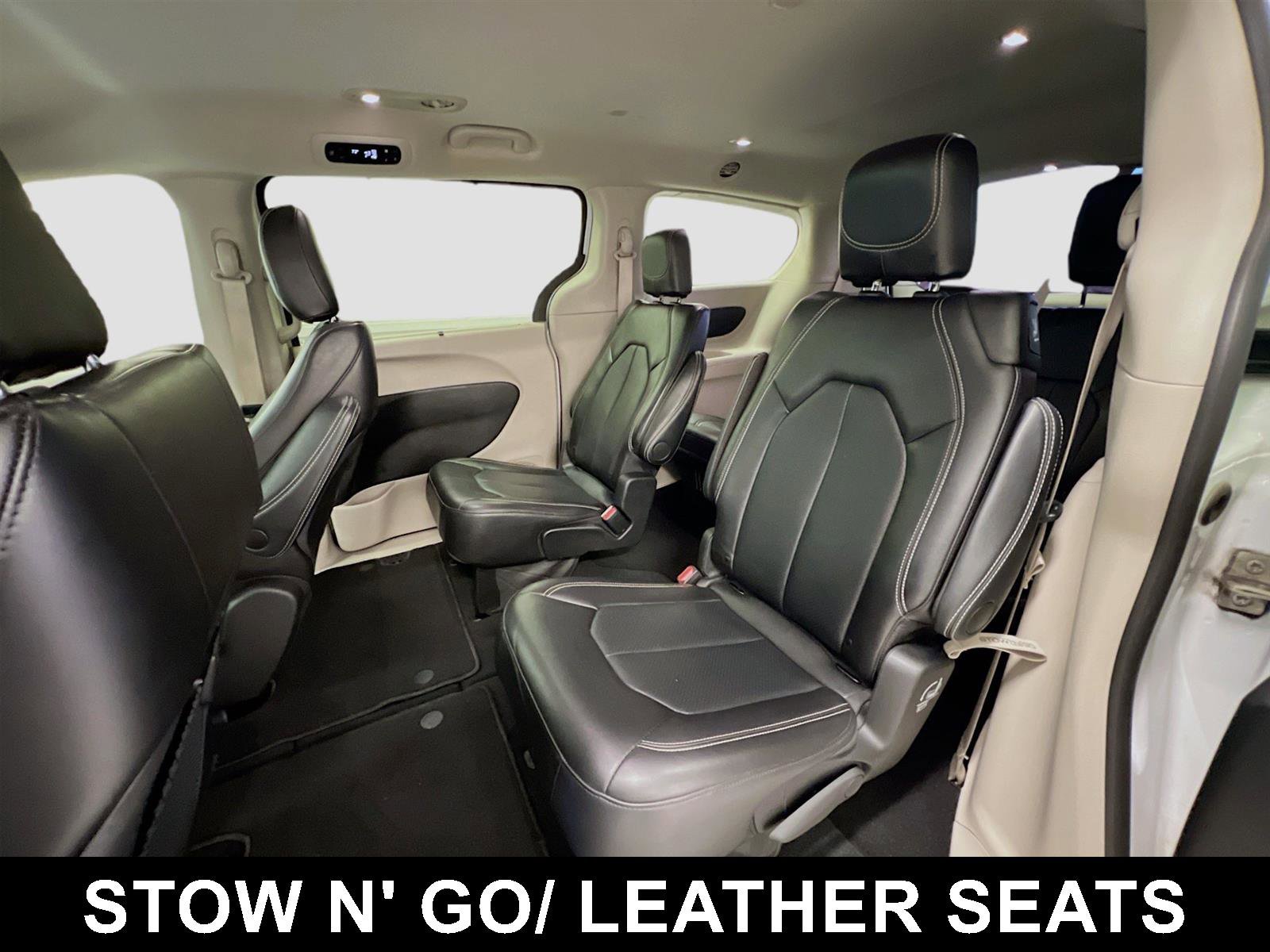 Used 2024 Chrysler Pacifica Touring-L FWD image 21