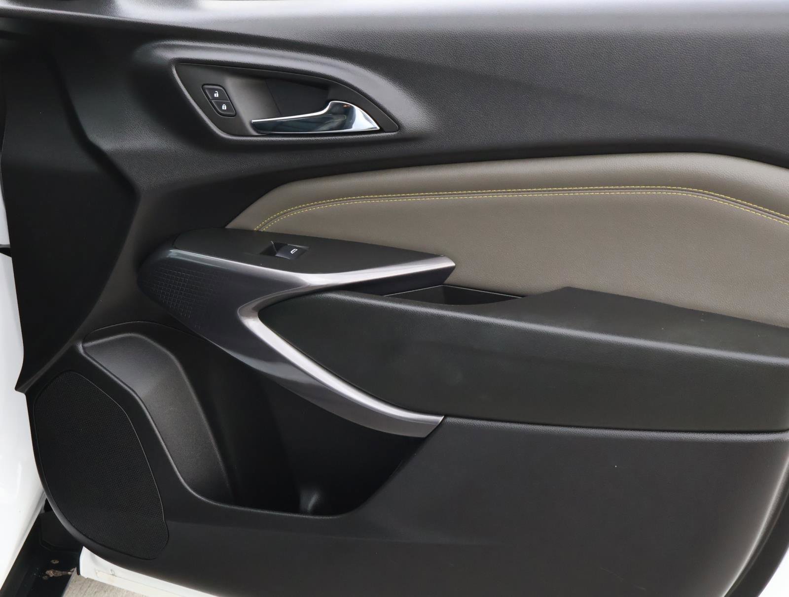 Used 2025 Chevrolet Trax ACTIV image 17