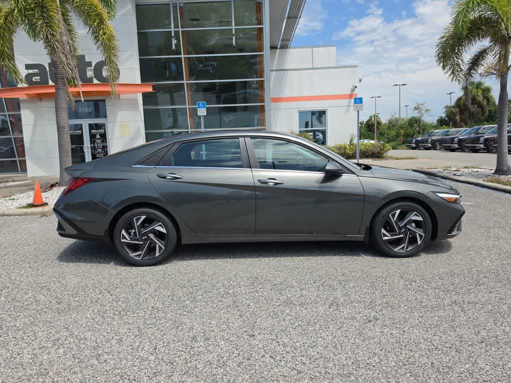 New 2026 Hyundai Elantra Limited FWD image 8