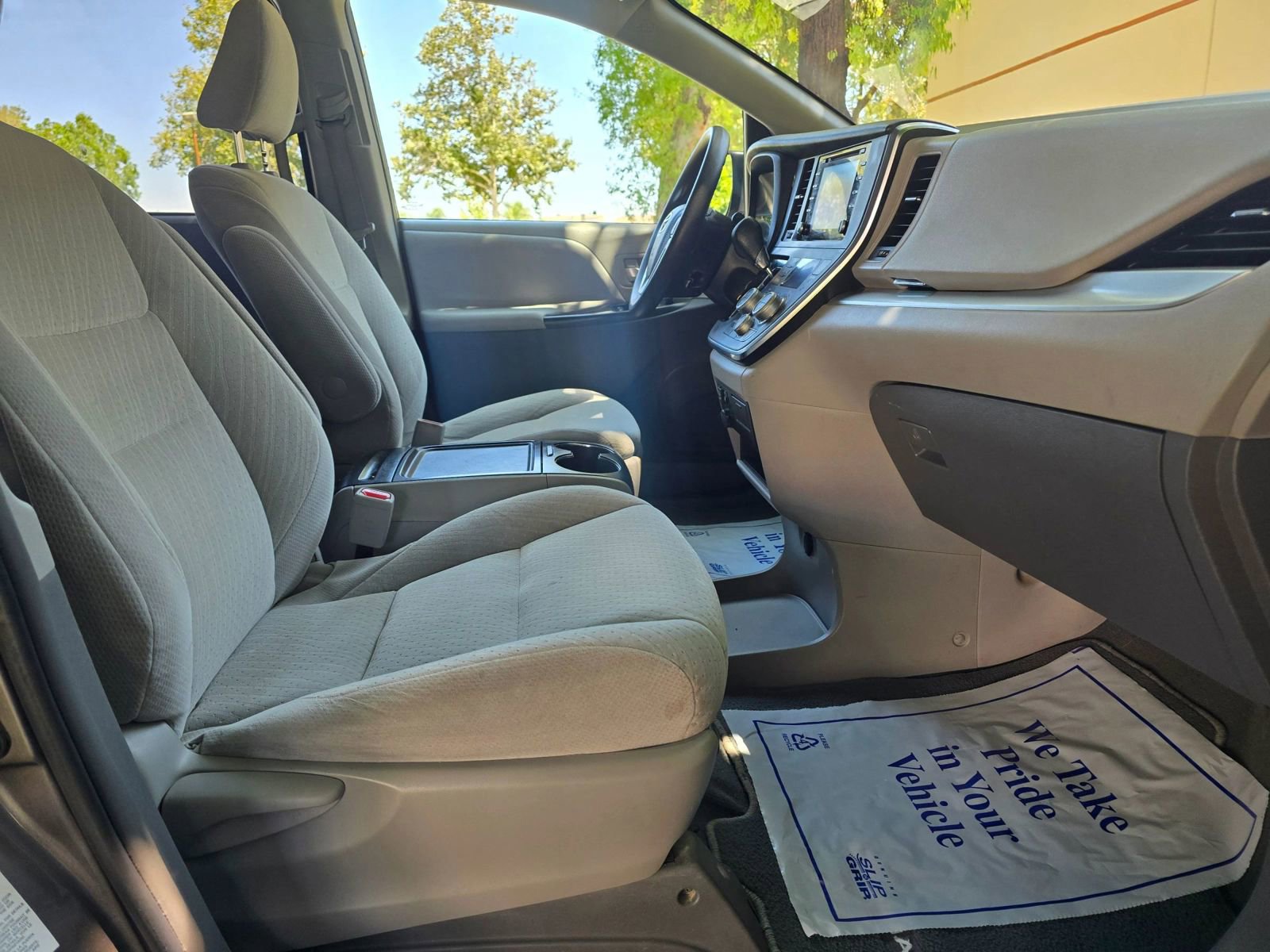 Used 2019 Toyota Sienna LE image 28