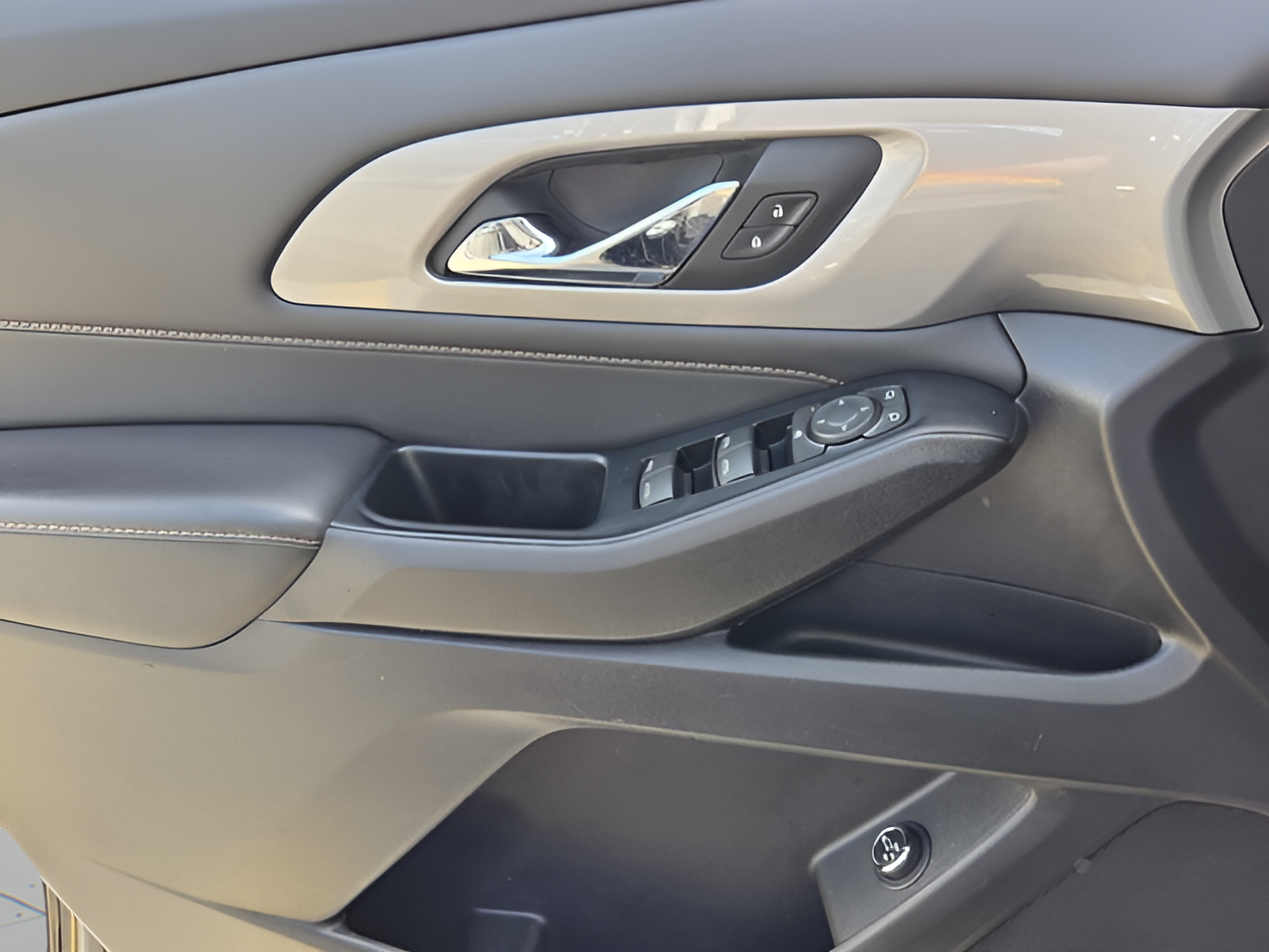 Used 2018 Chevrolet Traverse LT FWD image 26