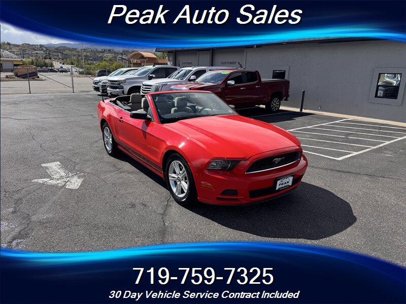 Used 2014 Ford Mustang Convertible RWD image 9