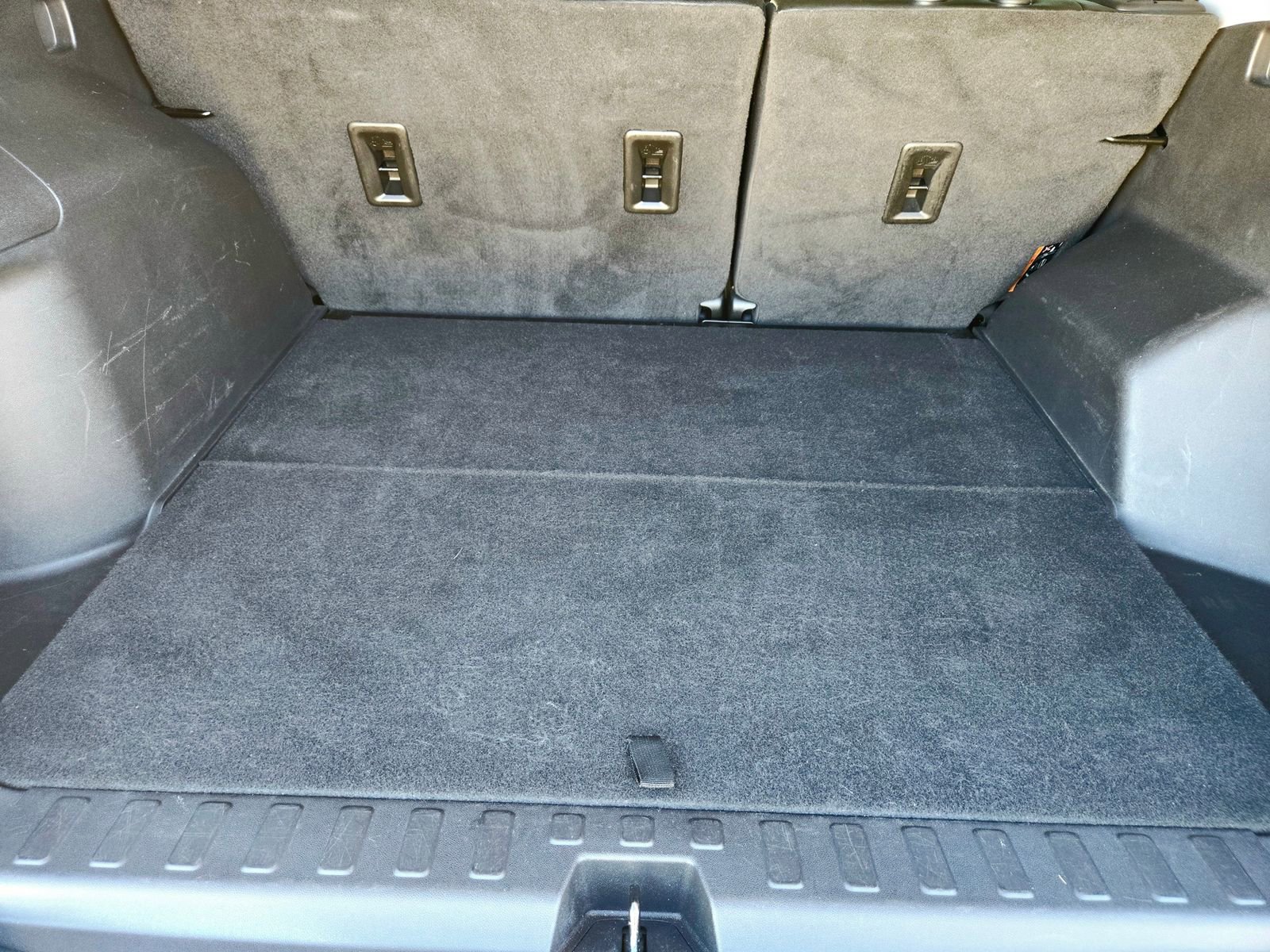 Used 2023 GMC Terrain SLT image 27