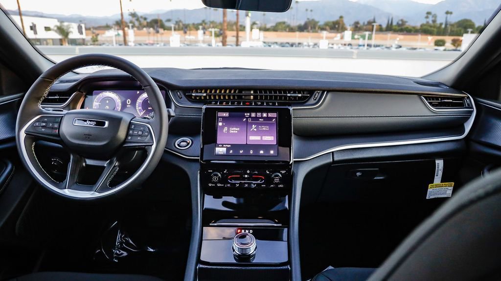 New 2025 Jeep Grand Cherokee L Laredo w/ Luxury Tech Group I image 13