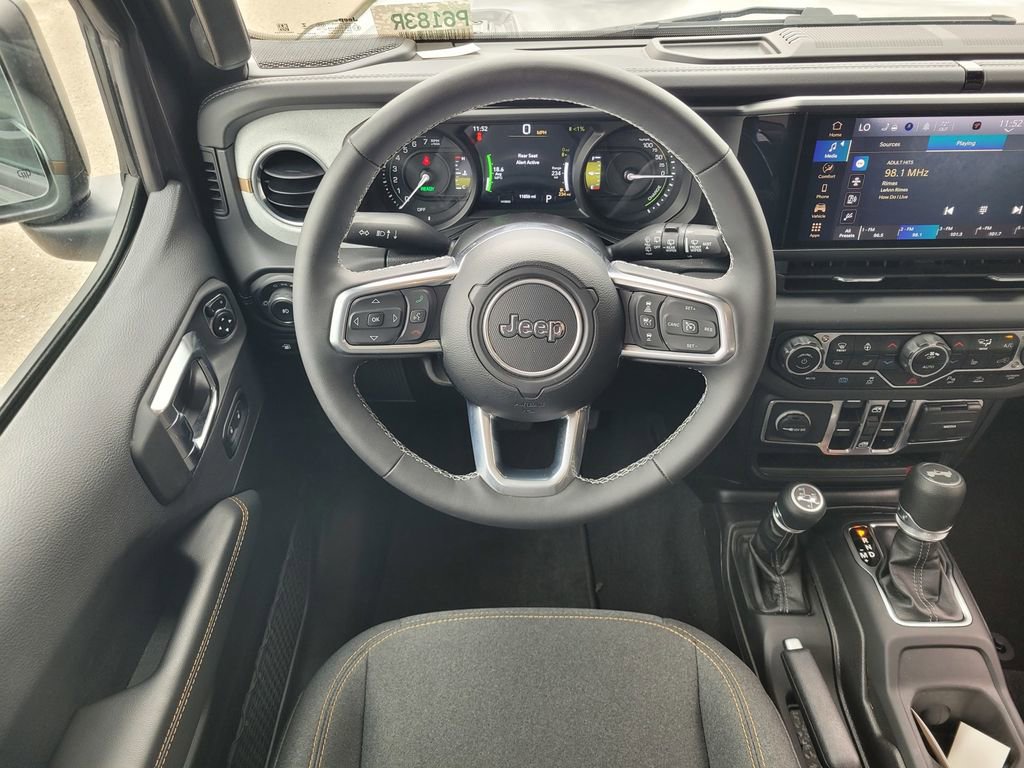 Used 2025 Jeep Wrangler Unlimited Sahara w/ Safety Group AWD/4WD image 11
