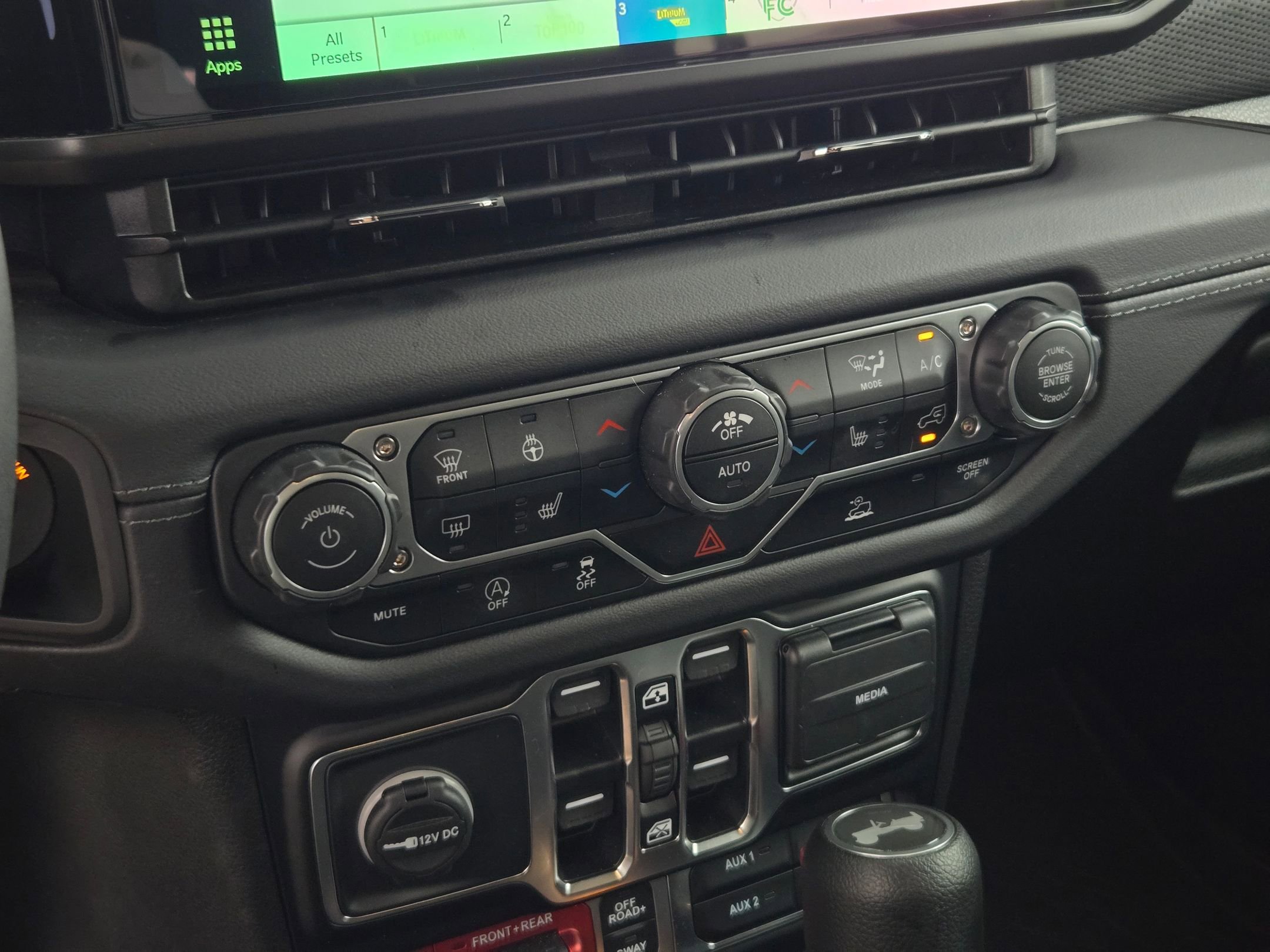 Used 2025 Jeep Wrangler Unlimited Rubicon w/ XTREMEE 35" Tire Package image 19