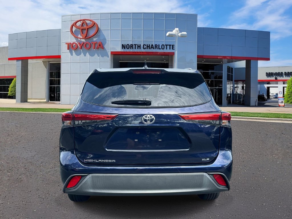 Used 2023 Toyota Highlander XLE FWD image 7