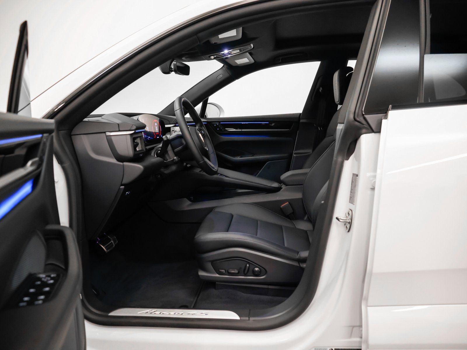 Certified 2025 Porsche Macan 4S Electric image 32