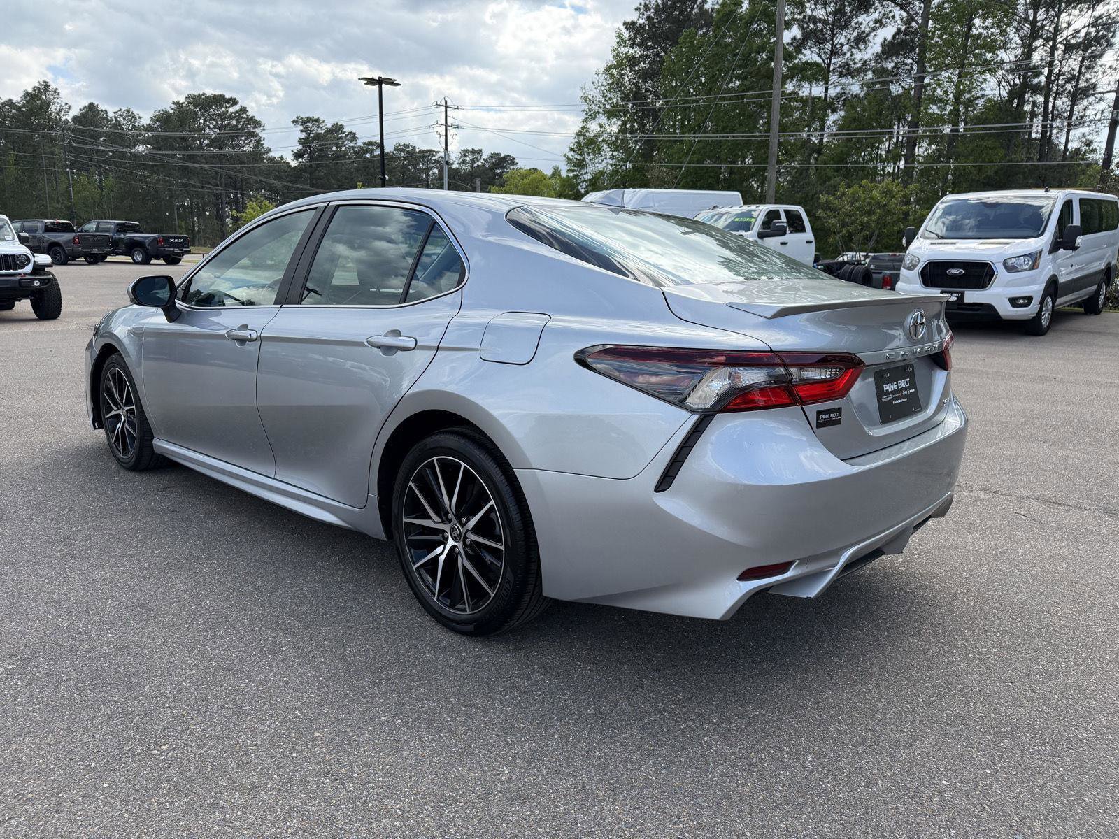 Used 2023 Toyota Camry SE w/ Convenience Package FWD image 5