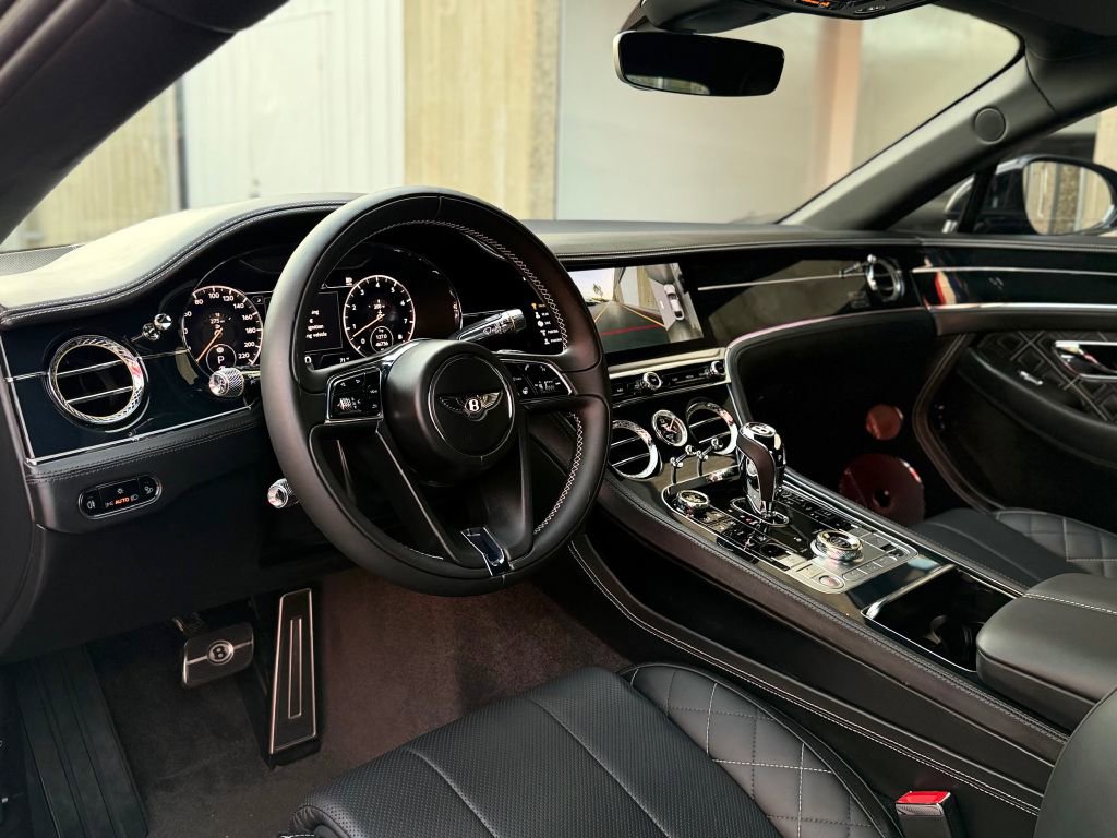 Used 2020 Bentley Continental GT V8 image 22