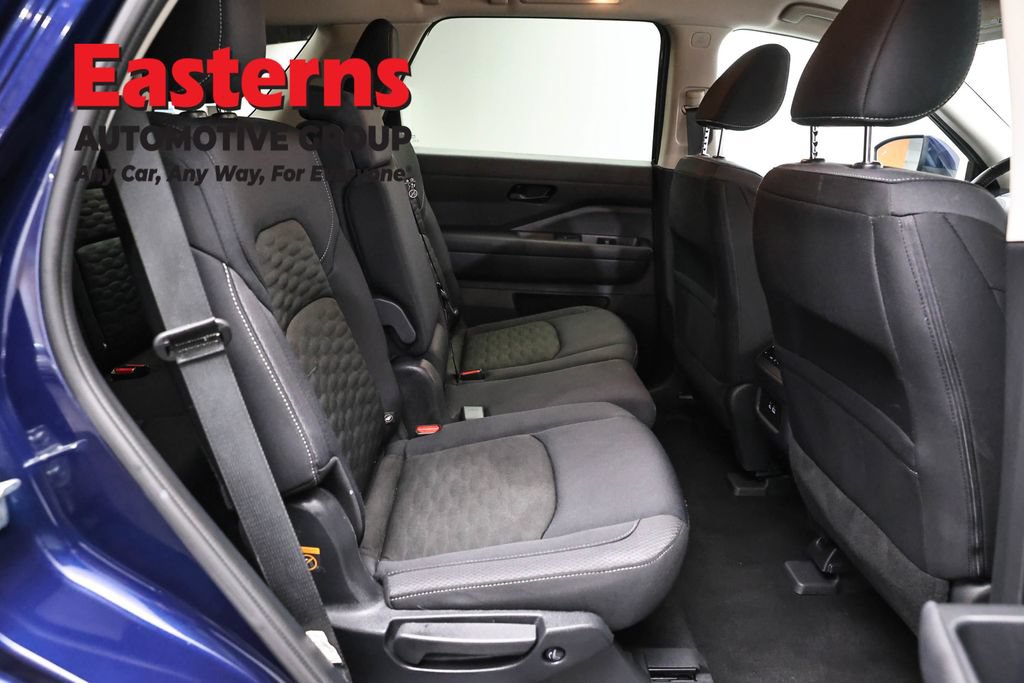 Used 2025 Nissan Pathfinder SV FWD image 22
