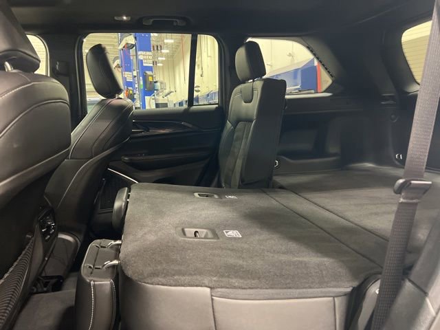 Used 2022 Jeep Grand Cherokee Altitude AWD/4WD image 14