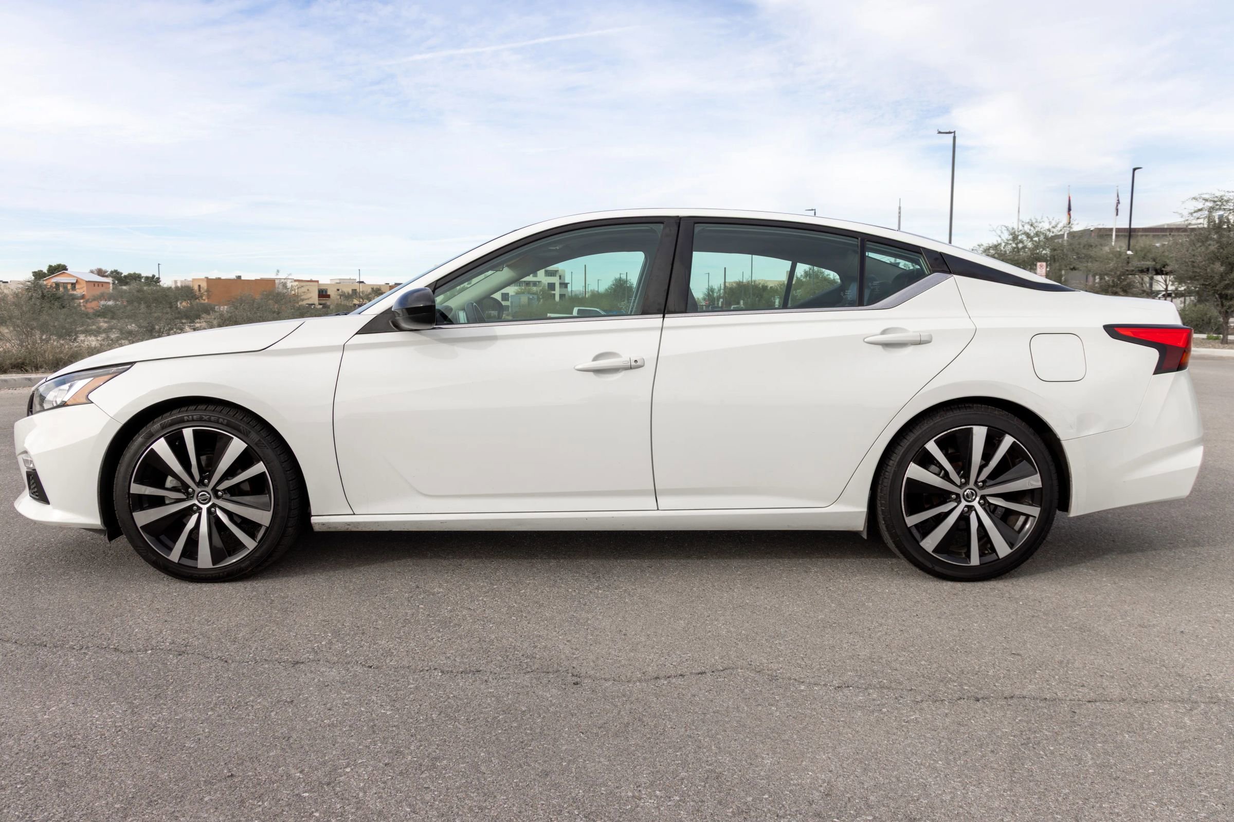 Used 2020 Nissan Altima 2.5 SR image 2