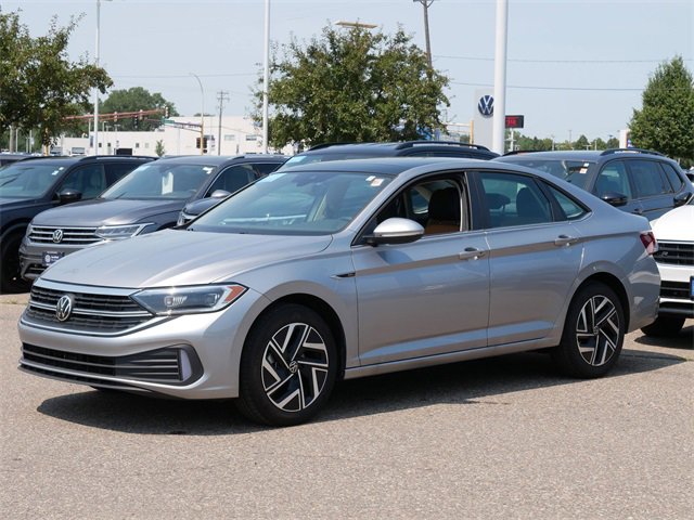 Certified 2024 Volkswagen Jetta SEL image 3