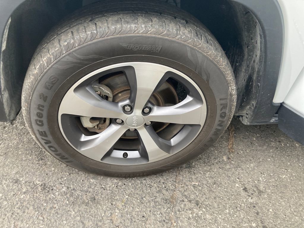 Used 2021 Jeep Cherokee Limited image 31