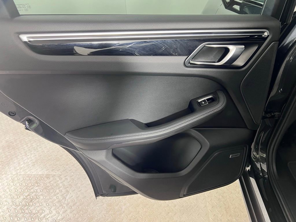 Certified 2022 Porsche Macan S AWD/4WD image 23