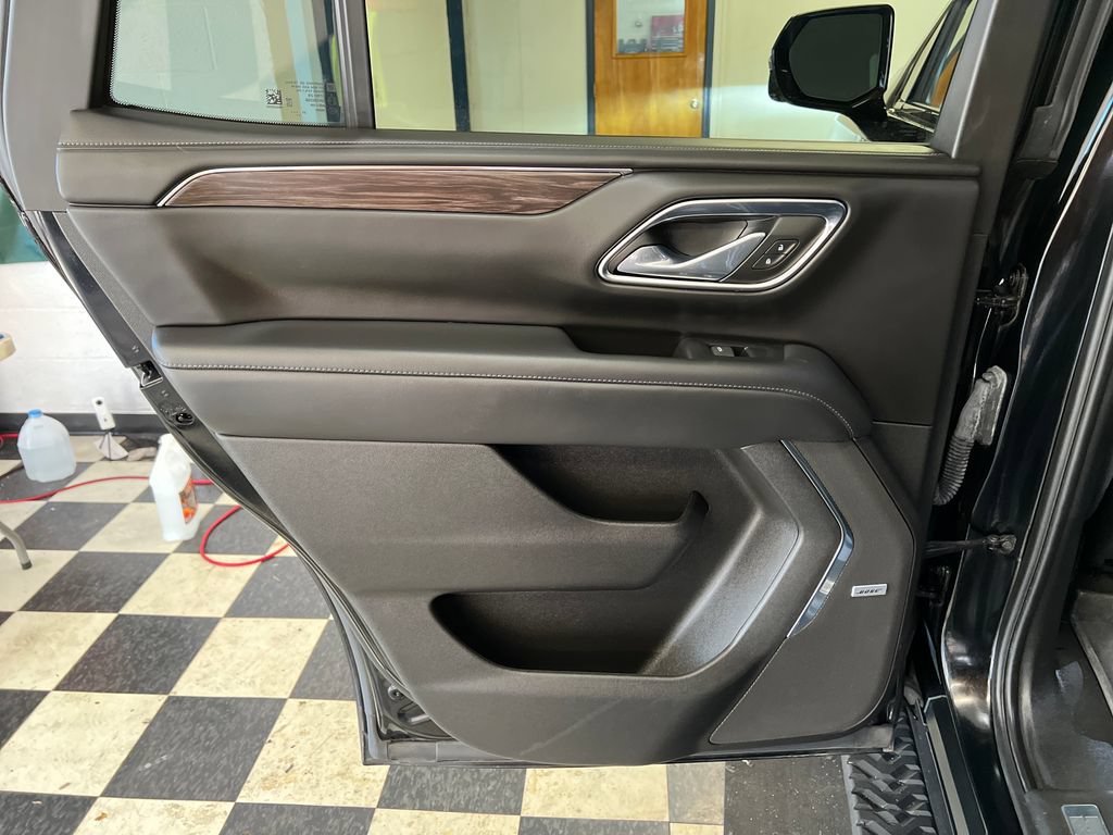 Used 2023 Chevrolet Tahoe Z71 w/ Luxury Package AWD/4WD image 39
