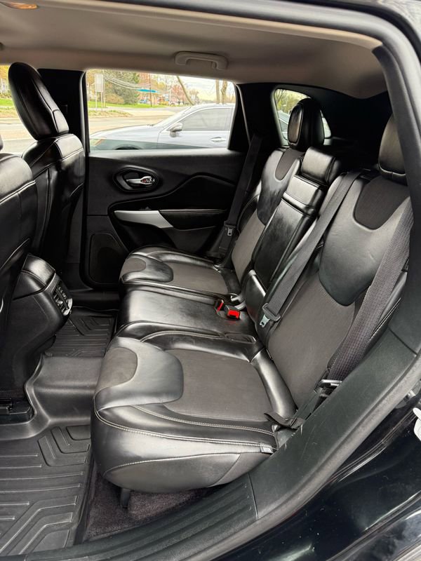 Used 2018 Jeep Cherokee Latitude Plus w/ Cold Weather Group image 10