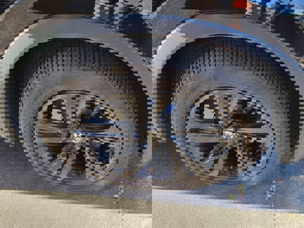 Used 2024 Volkswagen Tiguan SE R-Line image 4