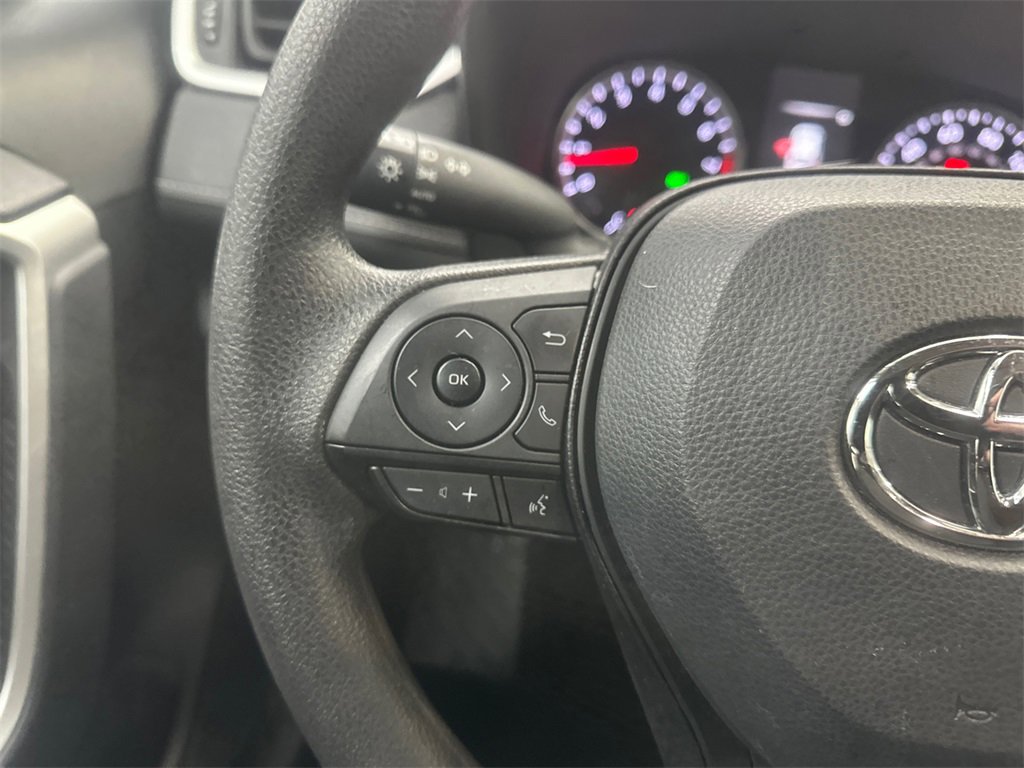 Used 2022 Toyota RAV4 XLE image 25