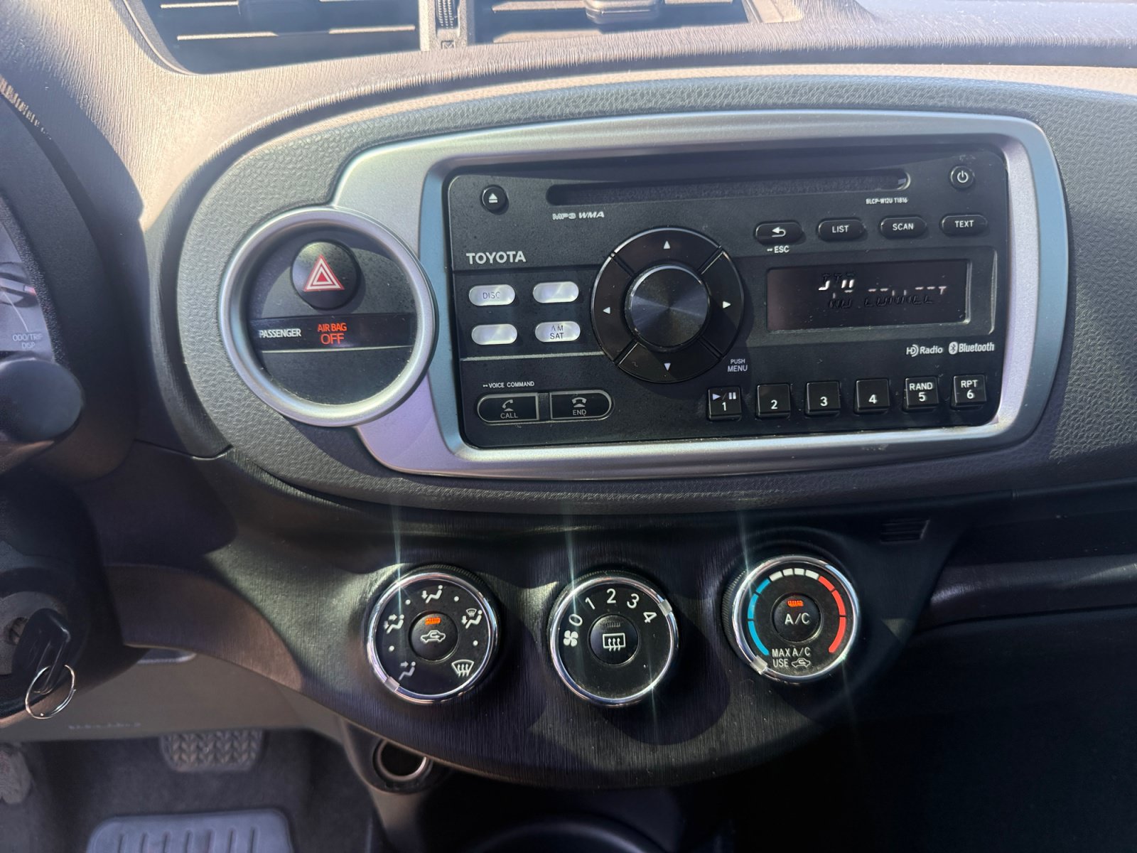 Used 2014 Toyota Yaris L FWD image 21