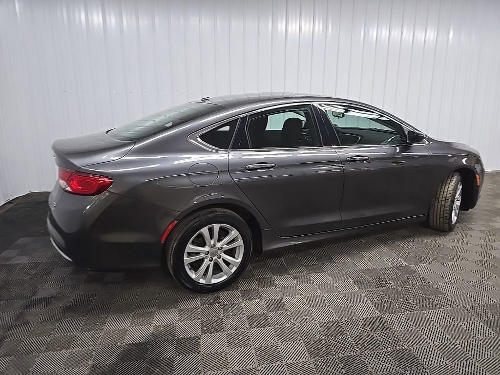 Used 2015 Chrysler 200 Limited w/ Convenience Group image 3