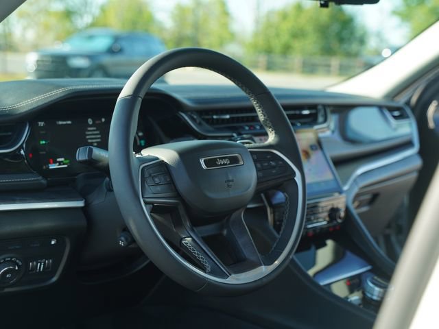 Used 2023 Jeep Grand Cherokee 4WD 4xe w/ Luxury Tech Group II image 28