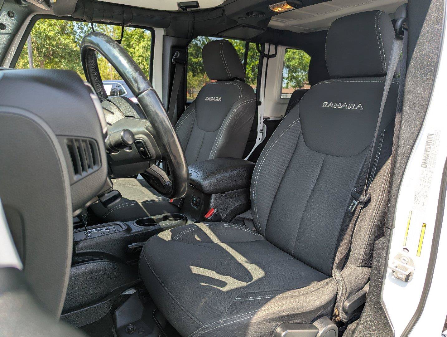 Used 2018 Jeep Wrangler Unlimited Sahara w/ Connectivity Group AWD/4WD image 22
