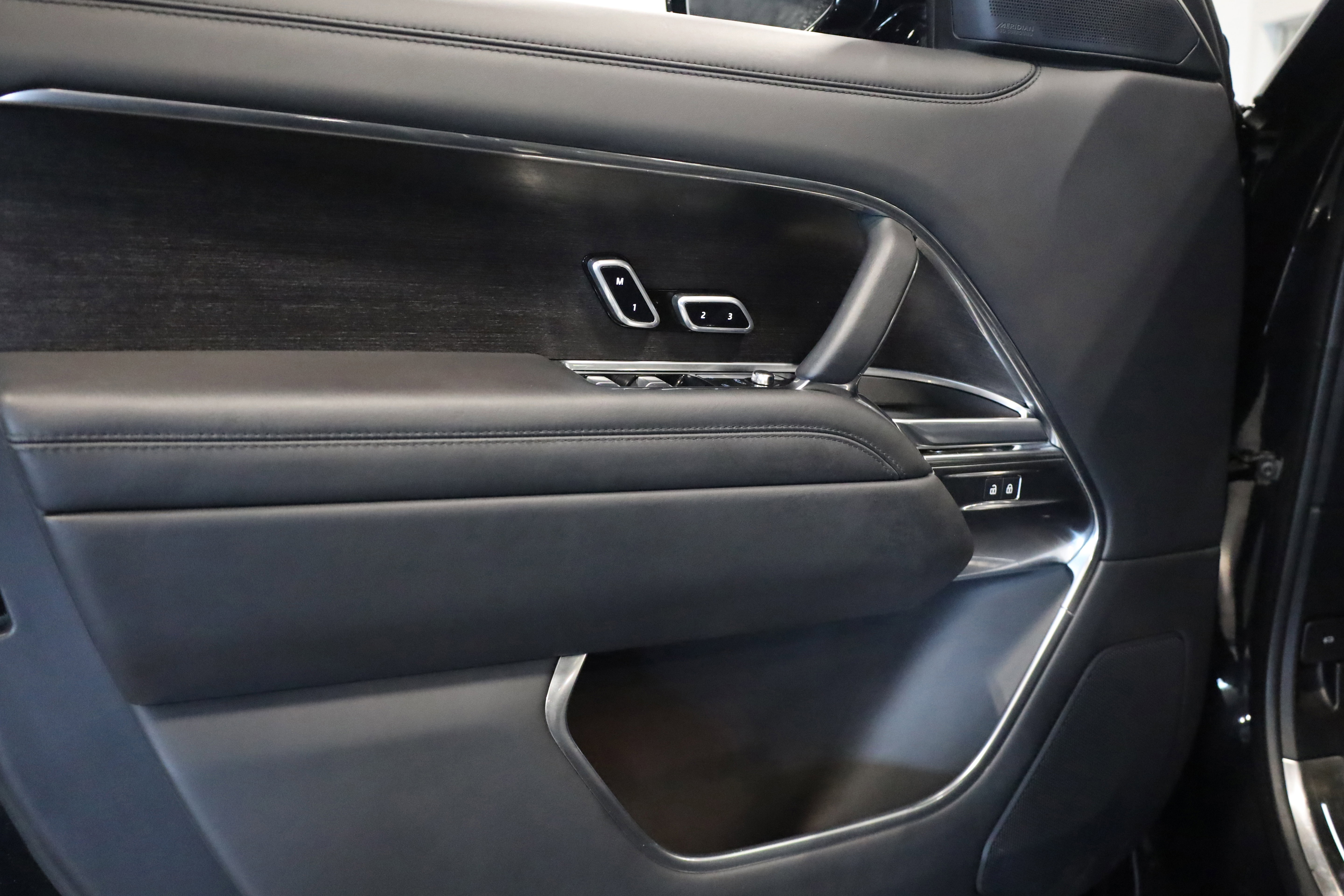 Used 2023 Land Rover Range Rover First Edition image 15