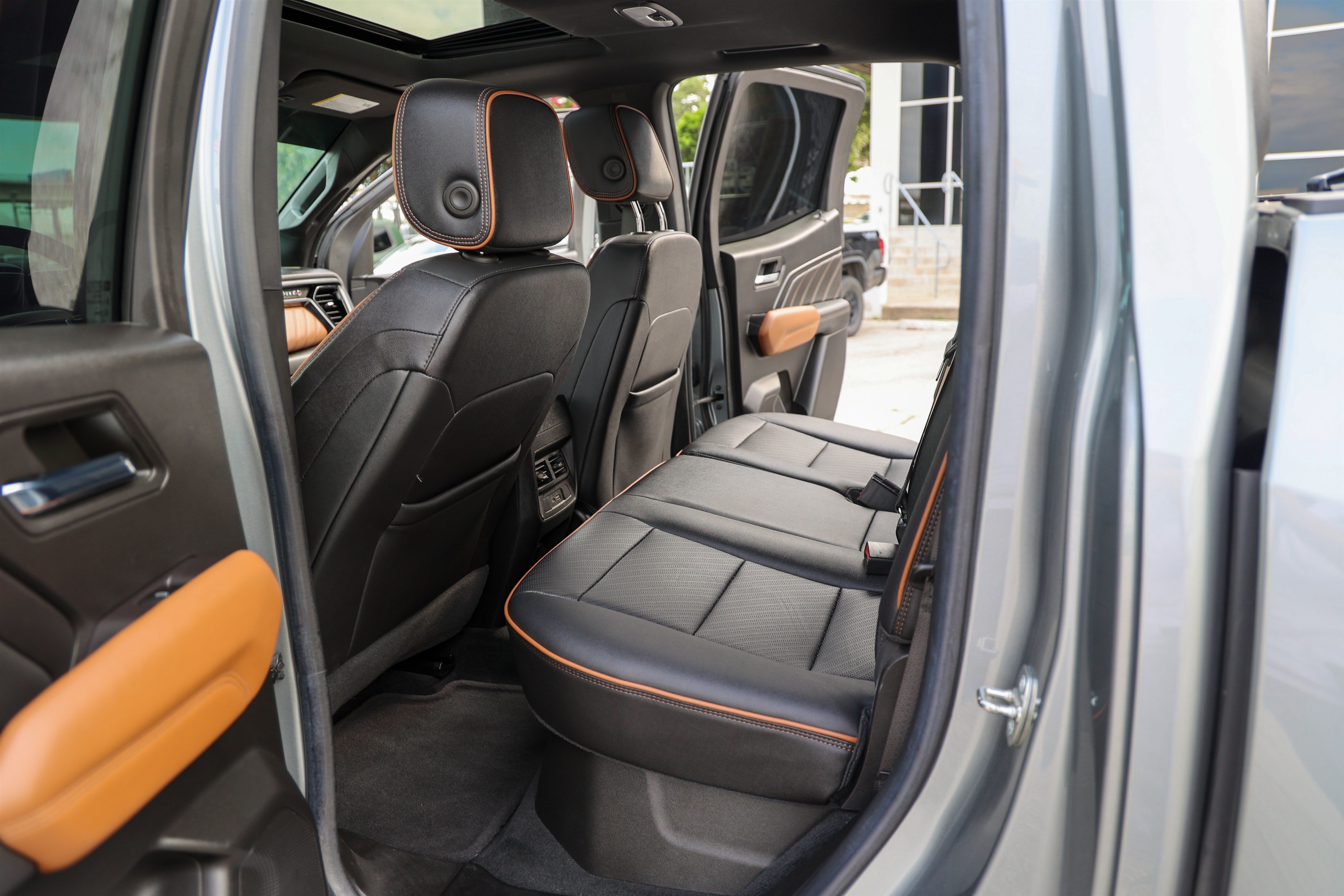 Used 2023 GMC Canyon AT4 w/ AT4 Premium Package AWD/4WD image 40