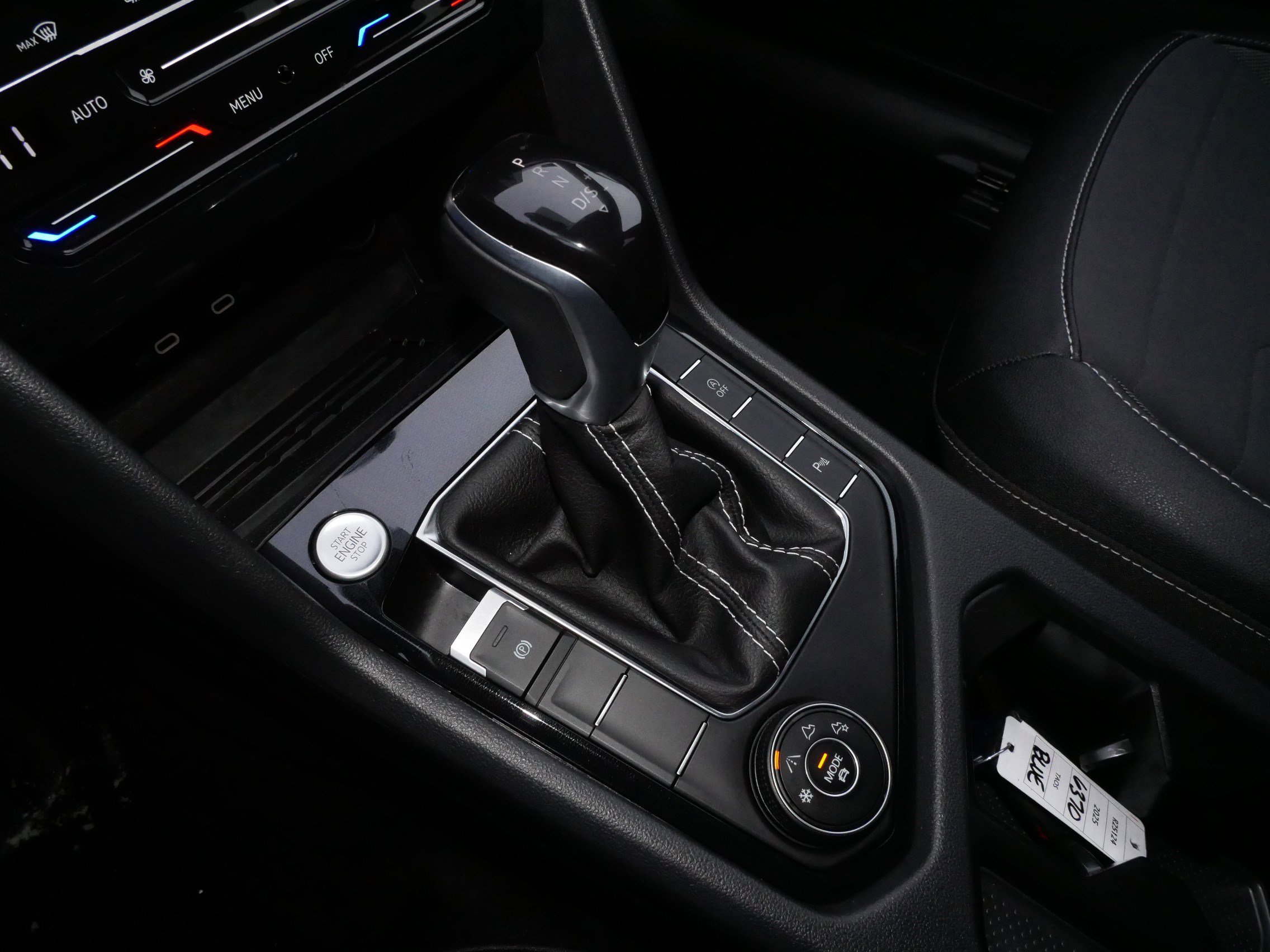 Certified 2025 Volkswagen Taos SE image 24