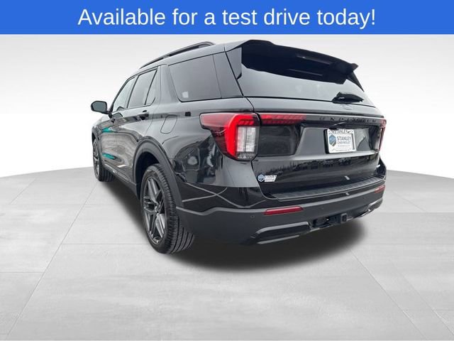 Used 2025 Ford Explorer ST-Line w/ ST-Line Street Pack image 3