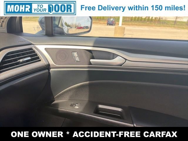 Used 2019 Ford Fusion SE image 25
