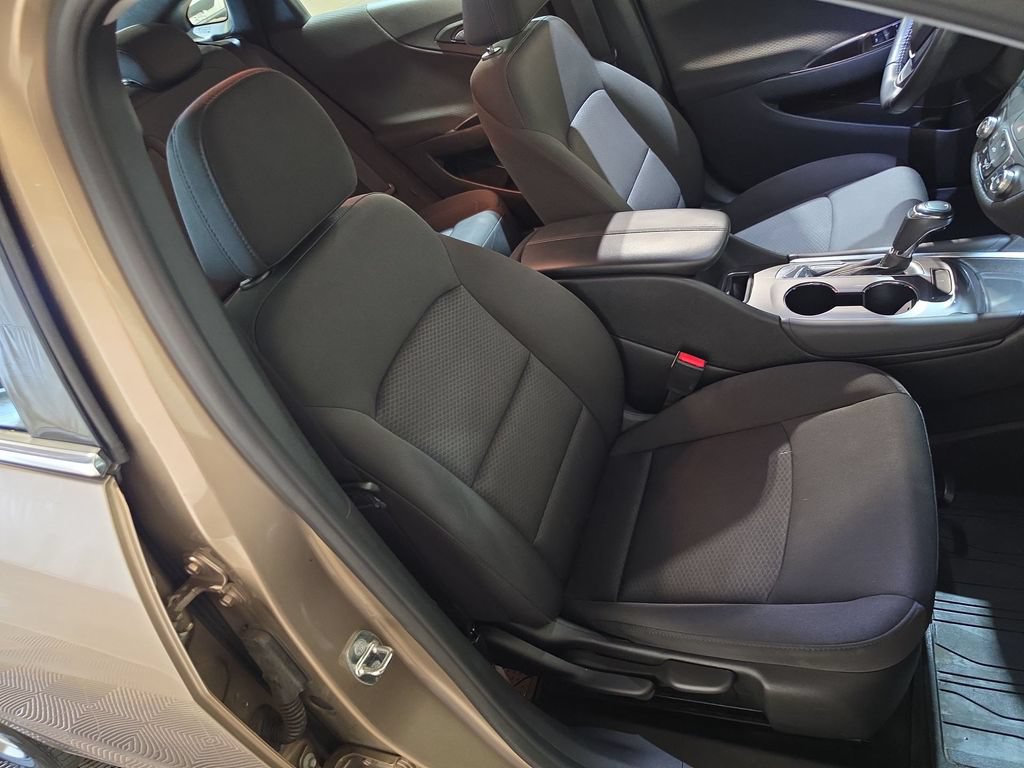 Used 2018 Chevrolet Malibu LT FWD image 25