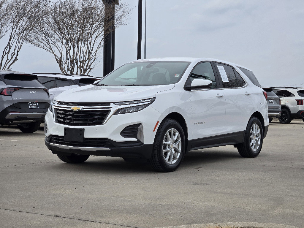 Used 2023 Chevrolet Equinox LT image 2