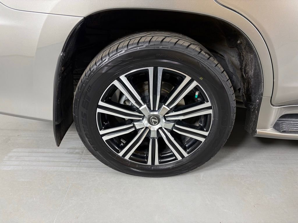 Used 2021 Lexus LX 570 4WD w/ Luxury Package image 7