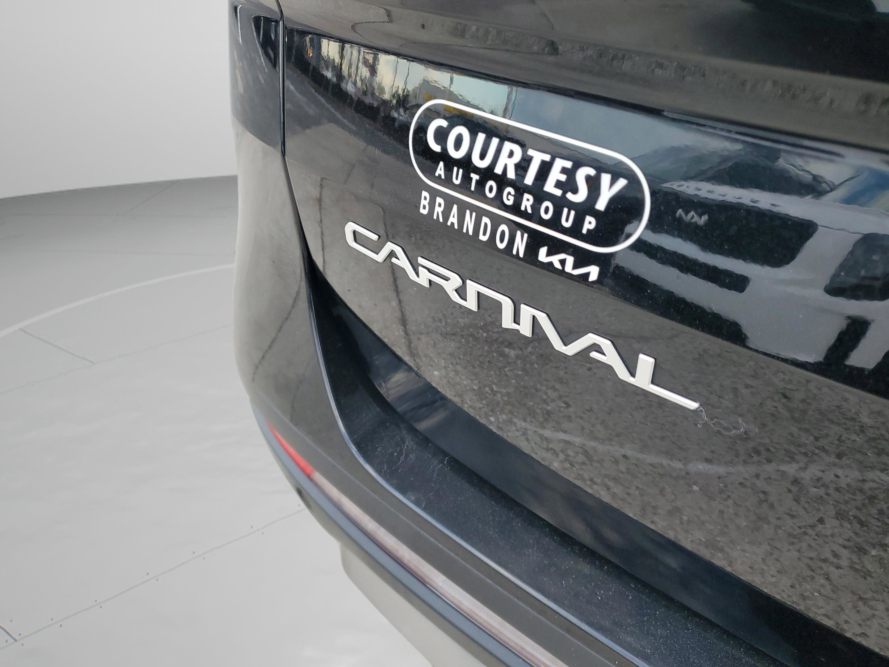 Used 2024 Kia Carnival SX Prestige image 8