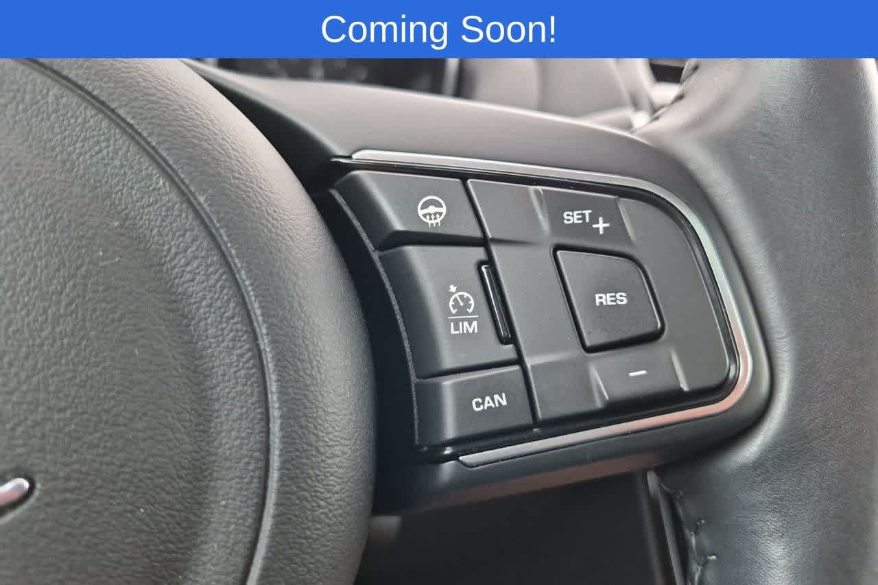 Used 2017 Jaguar XE Premium RWD image 25