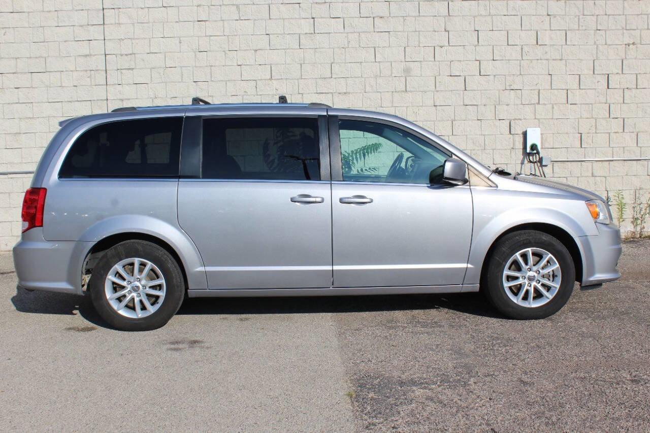 Used 2018 Dodge Grand Caravan SXT image 6