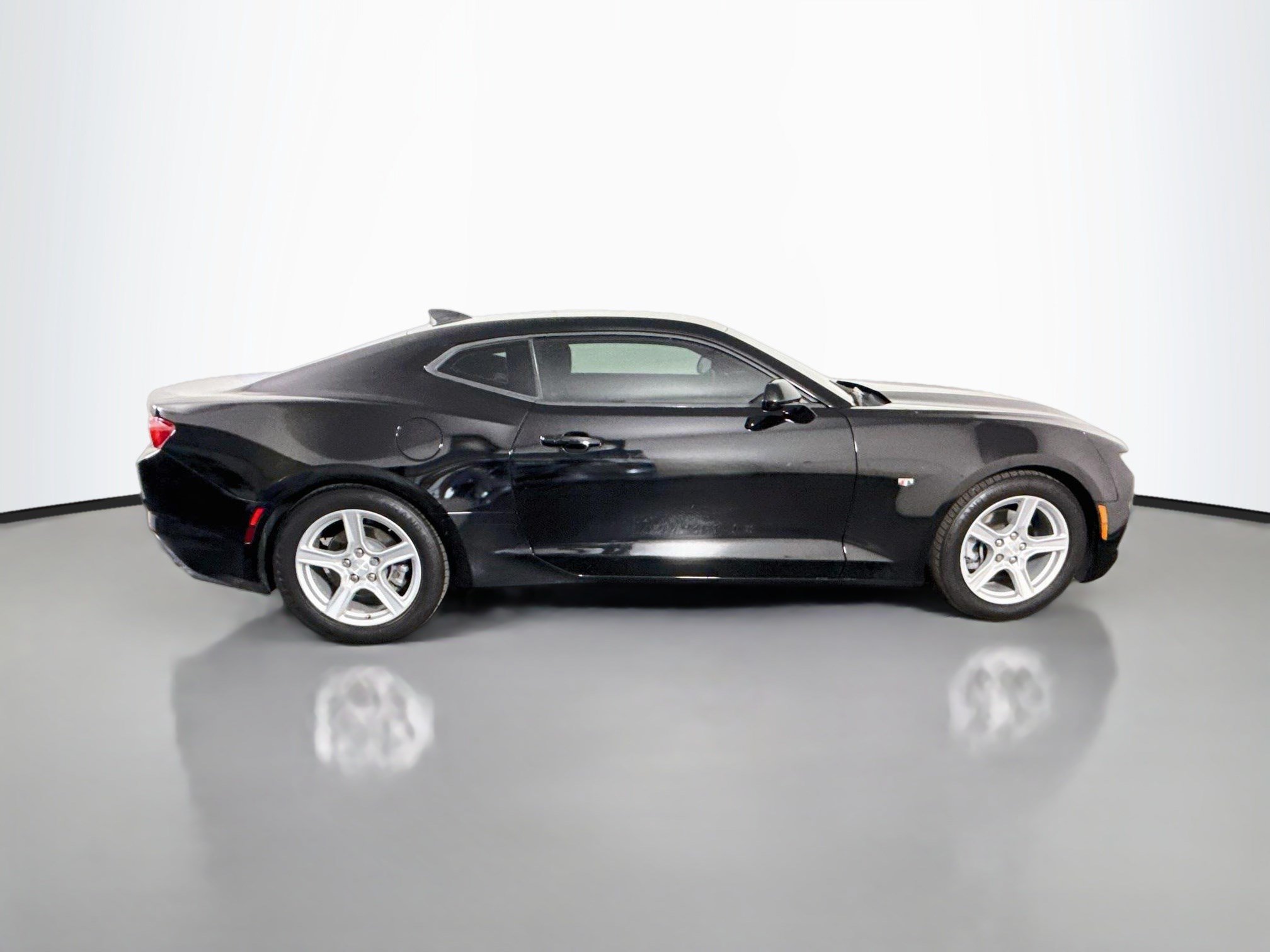 Used 2020 Chevrolet Camaro LT w/ Technology Package RWD image 11