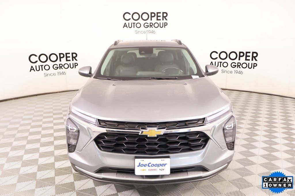 Used 2025 Chevrolet Trax LT w/ LT Convenience Package image 9