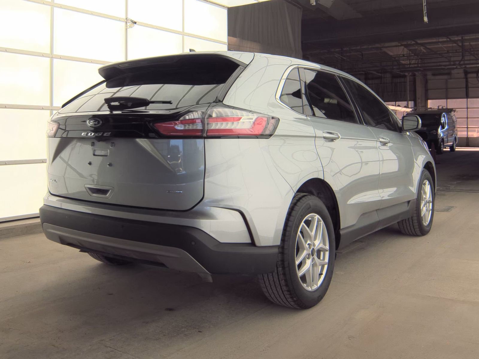 Used 2024 Ford Edge SEL image 17