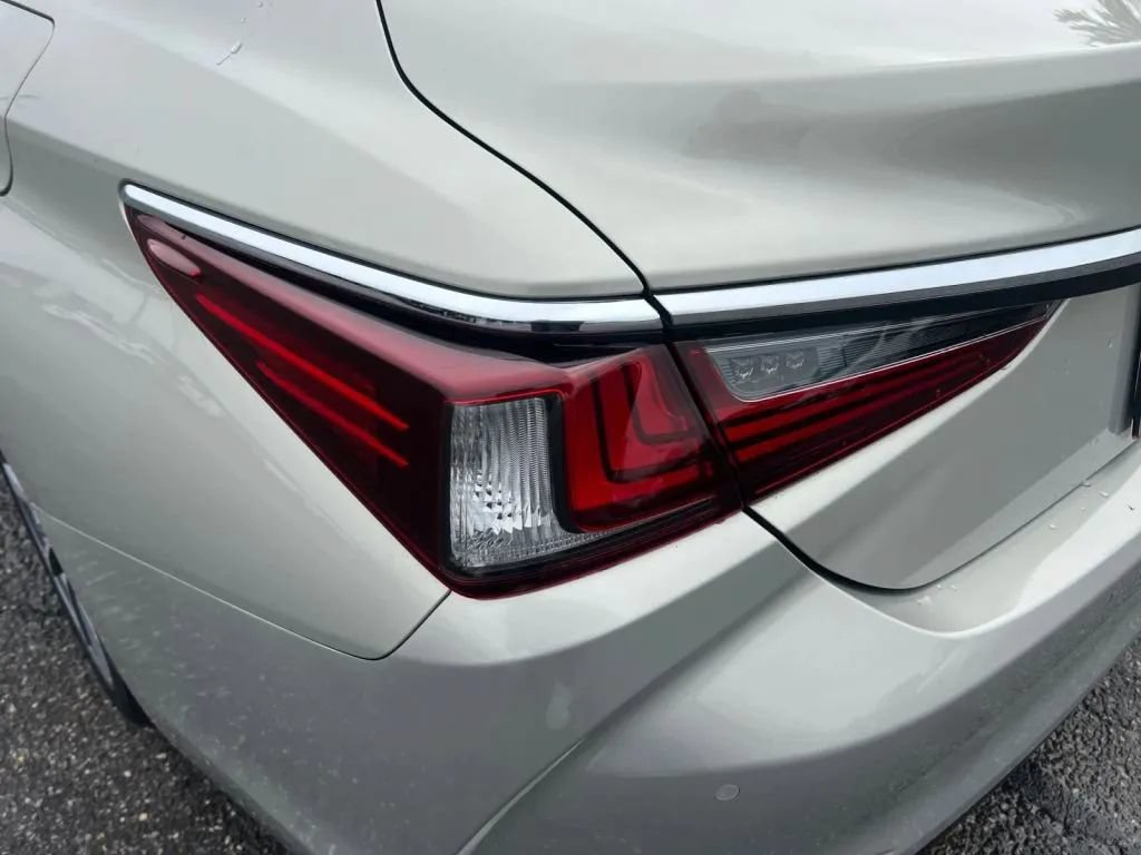 Used 2020 Lexus ES 350 w/ Premium Package FWD image 39