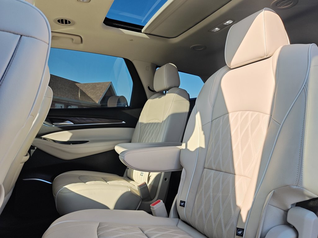 Used 2022 Buick Enclave Avenir w/ Avenir Technology Package AWD/4WD image 14