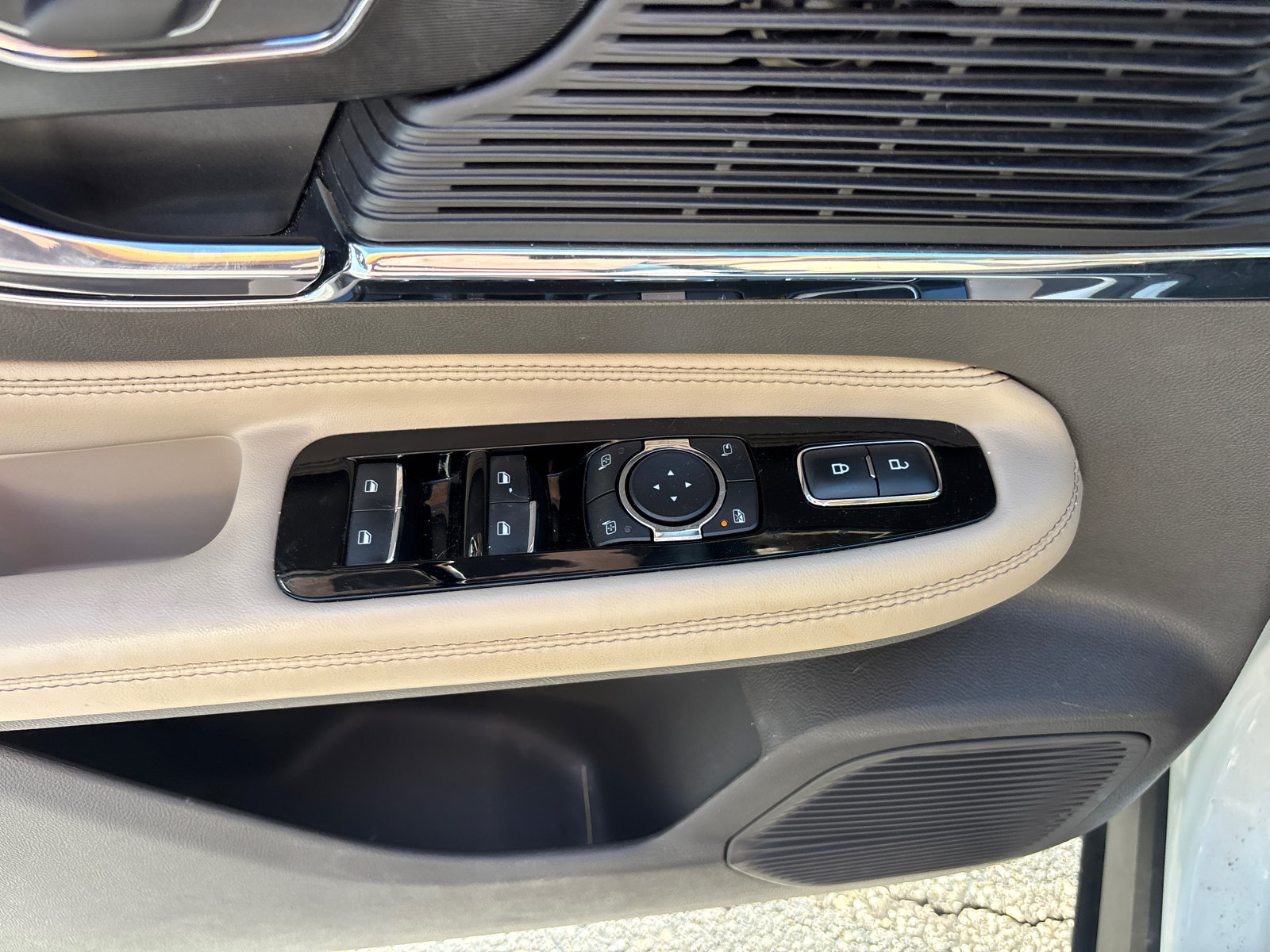 Used 2022 Lincoln Corsair Reserve FWD image 13