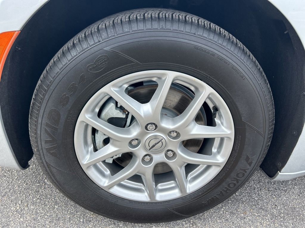 Used 2024 Chrysler Pacifica Touring-L image 17